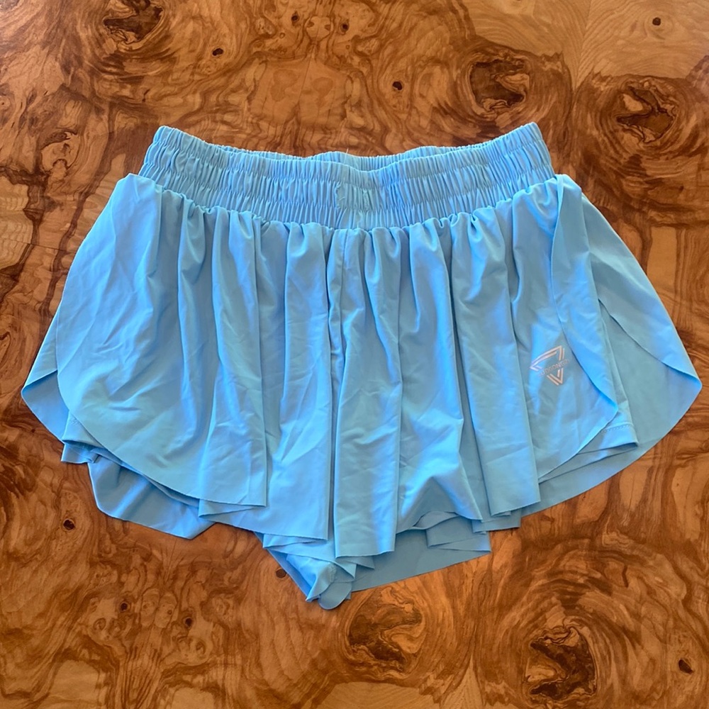 Amazon Flow shorts, size Medium but fit small